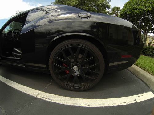 2010 Dodge Challenger SRT8 Coupe 2-Door 6.1L, image 2