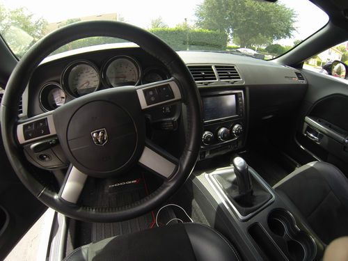 2010 Dodge Challenger SRT8 Coupe 2-Door 6.1L, image 3