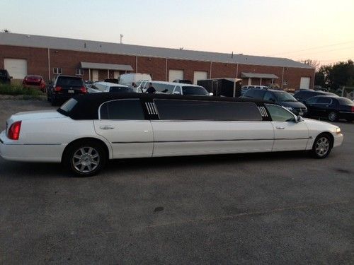 Limousine 2006 lincoln town car 120 istretch