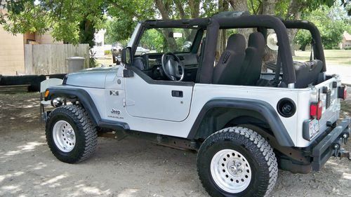 2004 jeep wrangler x model 4.0 six cylinder with automatic transmission 4x4