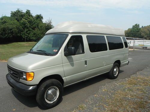 04 ford e-250 handicap van wheel chair lift 98000 miles runs perfect lift 100%