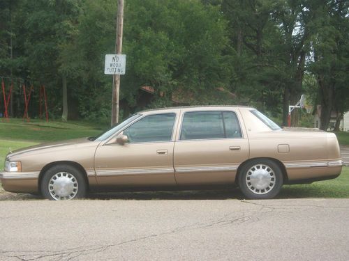 1998 cadillac deville *68,000 miles* 3rd owner* nice ride* runs excellent* trade