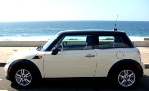 2012 mini cooper hardtop less than 6900 miles! no reserve