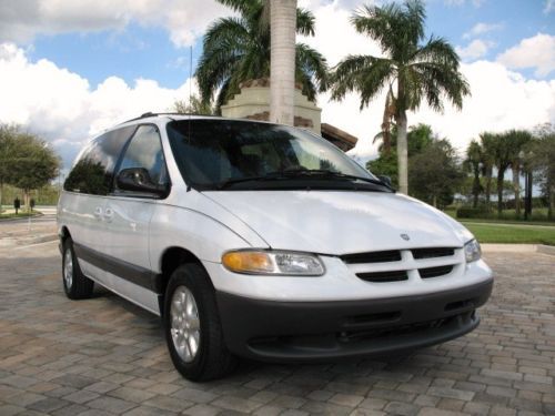 2000 dodge grand caravan se w/ braun wheel chair lift, q-straint straps in floor