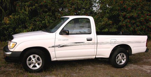 1999 toyota tacoma mint condition, a/c florida truck automatic 4 cyl, no reserve