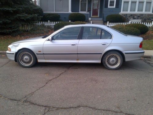 2000 bmw 528i base sedan 4-door 2.8l