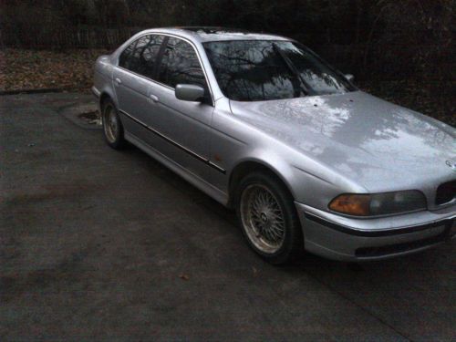2000 BMW 528i Base Sedan 4-Door 2.8L, image 2
