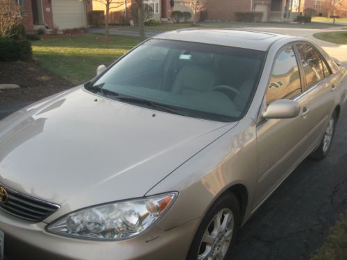Toyota camry xle 2005  great condition no accident leather