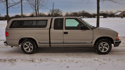 2003 chevrolet s-10 pickup truck (club cab)