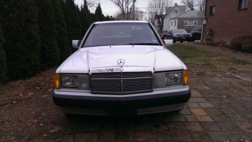 White 1991 190e 2.6  sedan in very nice shape blue leather seats in great shape