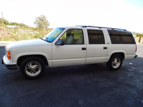 1995 gmc suburban really clean 3 rows of seats rear air 152000 miles $2999 buy !