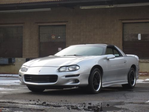 2000 chevy camaro! no reserve! targa top! coupe! v6! automatic! free carfax!