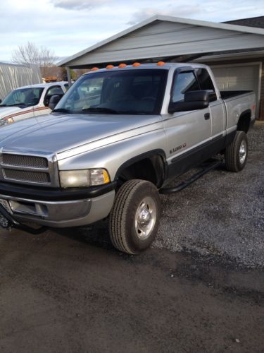 2001 dodge ram 2500 slt quad cab 4x4 automatic, air condition , tow package.