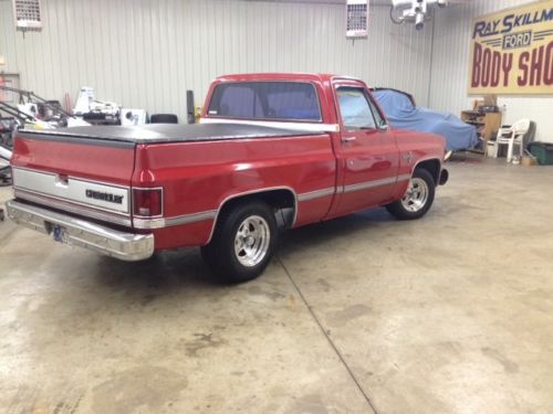 1984 chevy c-10 silverado swb! sbc 350! **700r tranny