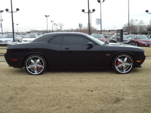SRT 8 W/ UPGRADED EXHAUST AND DUB 22' STAGGERED WHEELS, IMMACULATE CONDITION, image 8