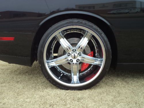 SRT 8 W/ UPGRADED EXHAUST AND DUB 22' STAGGERED WHEELS, IMMACULATE CONDITION, image 16