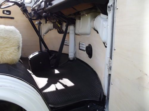 Restored 1973 Westfalia. Rare Automatic, Rebuilt Motor & Trans New Paint., image 3