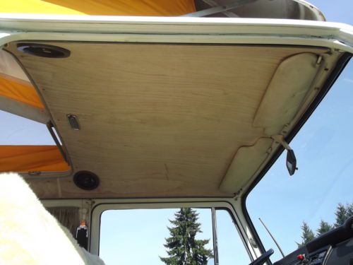 Restored 1973 Westfalia. Rare Automatic, Rebuilt Motor & Trans New Paint., image 20
