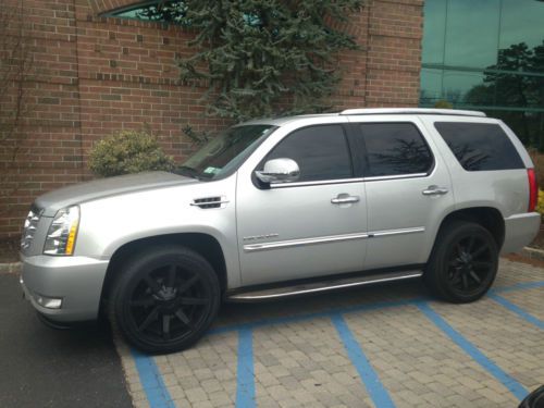 2011 cadillac escalade premium silver/black showroom new 57k miles