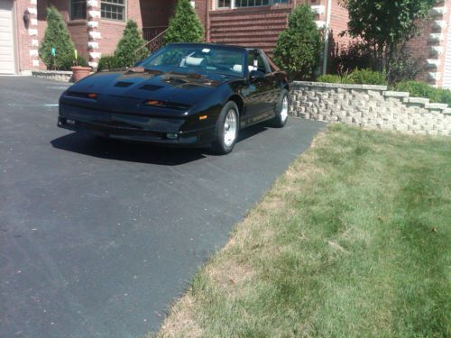 1986 pontiac trans am - black with t-tops