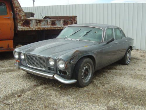 1971 jaguar xj6 4 door sedan in almost complete condition-parts/repair-7 day n/r