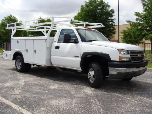 05 silverado 12&#039; service utility , excelant shape hwy mile