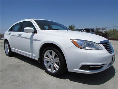 2013 chrysler 200 lx sedan white priced for quick sale