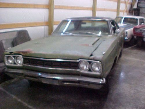 1968 plymouth roadrunner 383 4 speed car 2 door hard top great  project car.