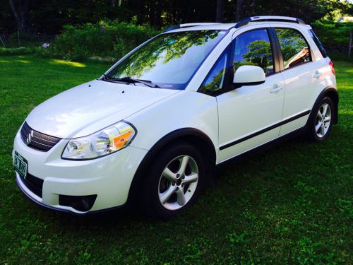 2009 suzuki sx4 crossover awd, touring pkg, loaded, super clean 35,000 miles