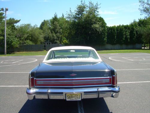 1977 Diamond Black Lincoln Town Coupe in excellent condition, image 5