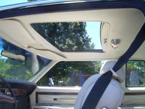 1977 Diamond Black Lincoln Town Coupe in excellent condition, image 13