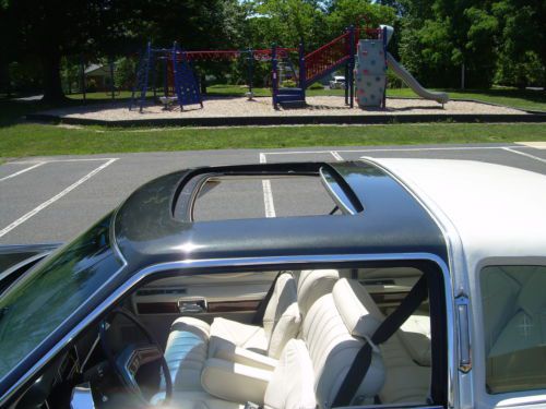 1977 Diamond Black Lincoln Town Coupe in excellent condition, image 14