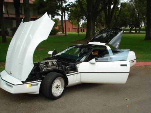 1989 chevrolet corvette coupe white 23k miles hatchback 5.7 v8