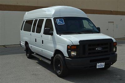 2008 ford e250 handicap van with pwr ramp and lift