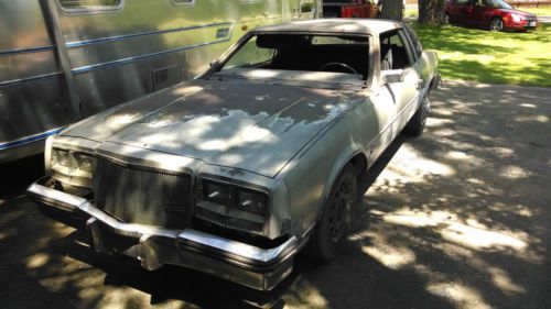 1980 buick riviera - 5.7l v-8, 2-door coupe, padded vinyl landau top w/ lights