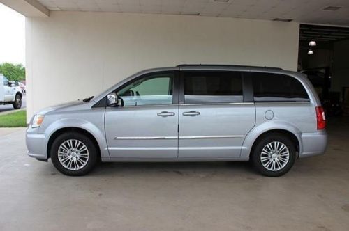 2013 chrysler town & country touring-l