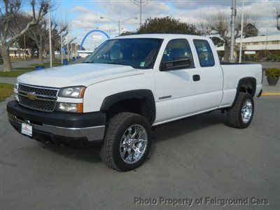 2006 chevrolet silverado 4x4 extended cab low miles!