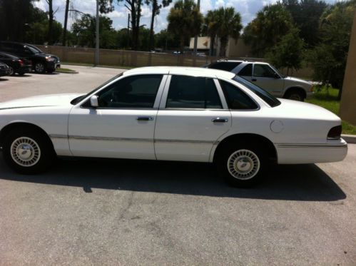 1997 ford crown victoria police interceptor sedan 4-door 4.6l