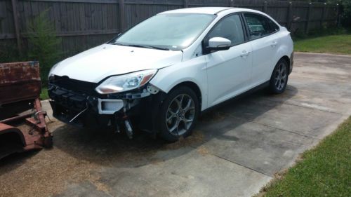 2013 ford focus se 4 door sedan - white