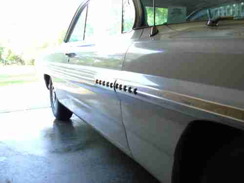 1961 PONTIAC BONNEVILLE, 38,000 MILES, image 2