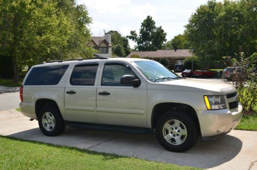 2008 chevrolet suburban - low mileage - one owner - great condition - clean!