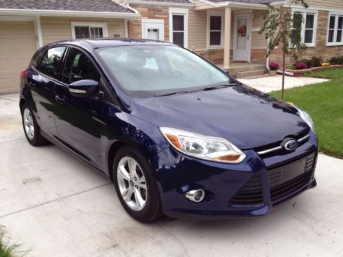 2012 ford focus se hatchback 4-door 2.0l/no reserve