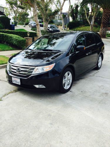 2011 honda odyssey touring with nav and rear entertain. sys.  only 17,882 miles!