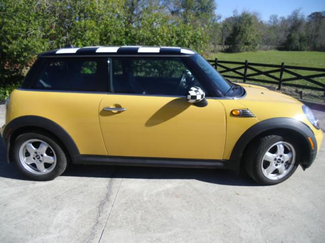 Mini cooper   base  hatch back