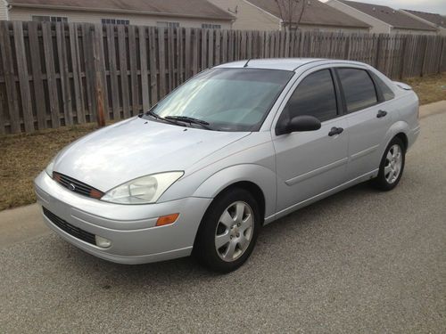 2002 silver ford focus zts sedan 4-door 2.0l