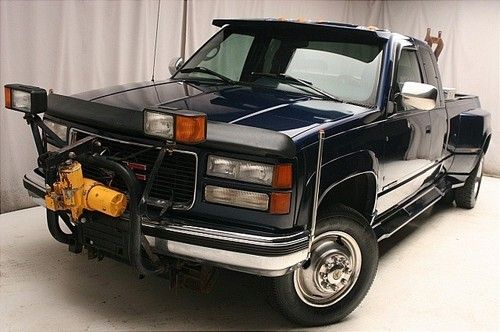 We finance!! 1996 gmc sierra 3500 4wd frontplow towpackage cdplayer