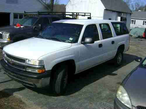 2001 Chevrolet Suburban 1500 4x4 SUV. NO Reserve, image 2