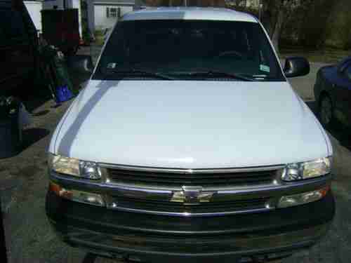 2001 Chevrolet Suburban 1500 4x4 SUV. NO Reserve, image 5