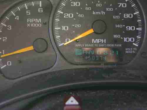 2001 Chevrolet Suburban 1500 4x4 SUV. NO Reserve, image 6