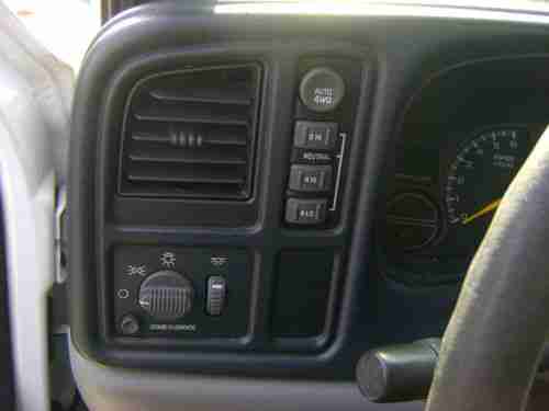 2001 Chevrolet Suburban 1500 4x4 SUV. NO Reserve, image 7